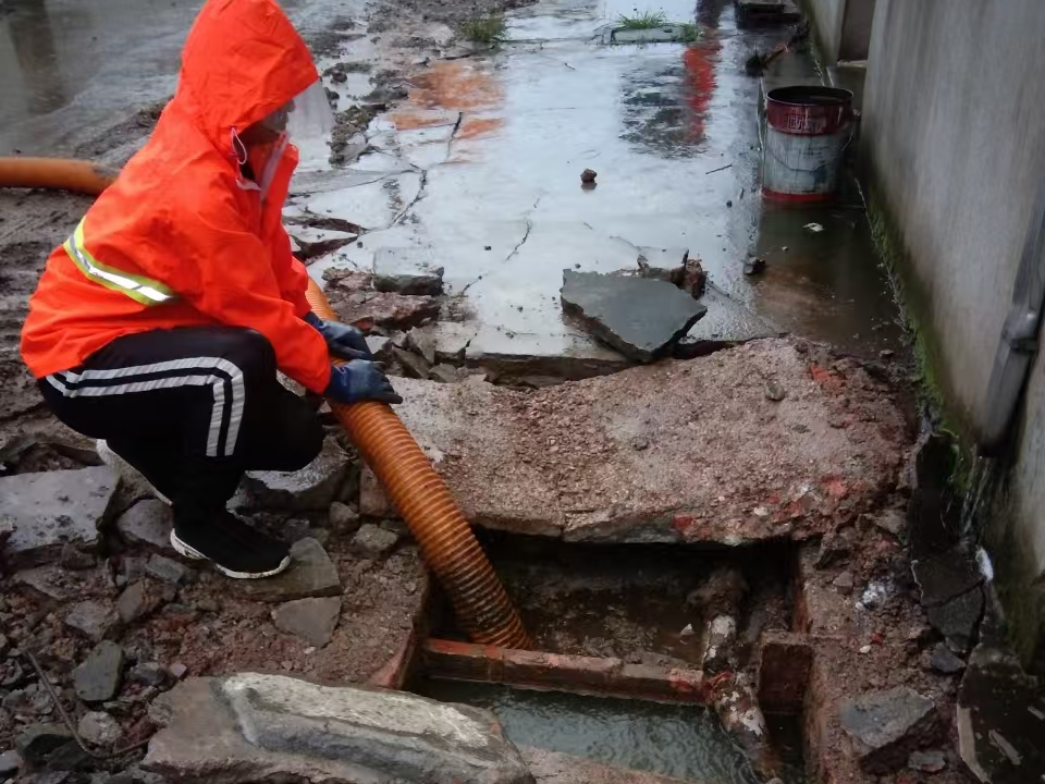 富平专业清理污水池 炜誉市政以规范流程守护城市 “肠道”